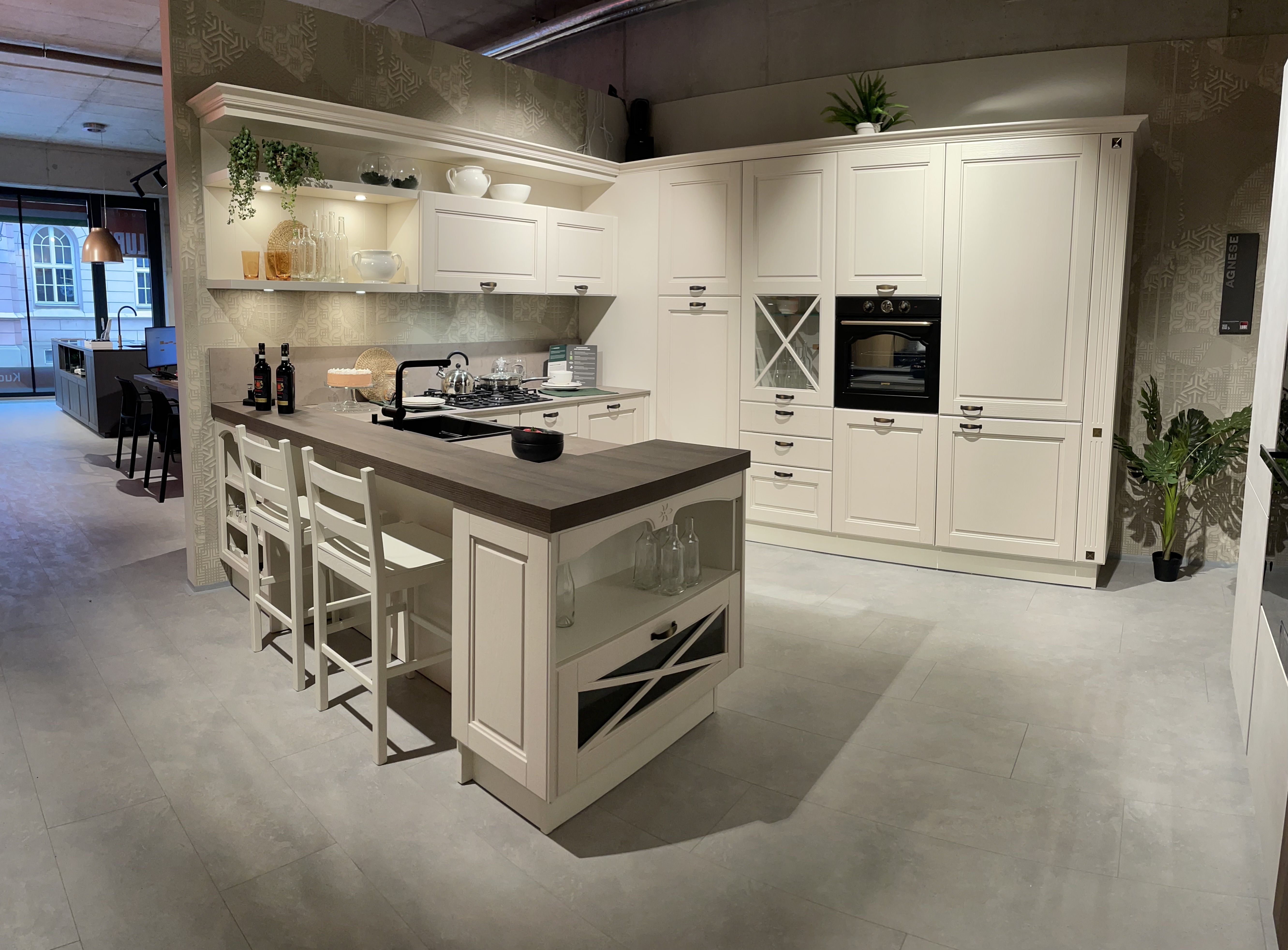 MIMOŘÁDNÁ NABÍDKA: Rustikální kuchyně LUBE Agnes v barvě Camelia white se slevou 50%