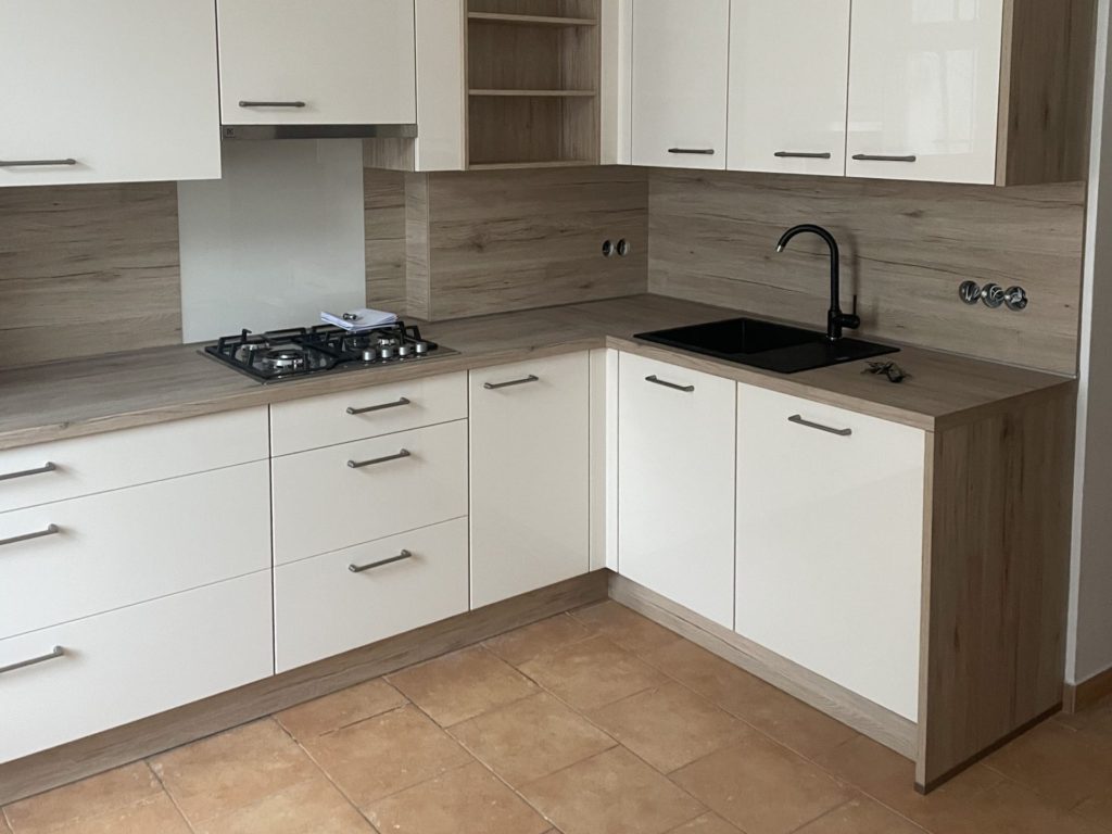 Rekonstrukce kuchyňské linky Plzeň