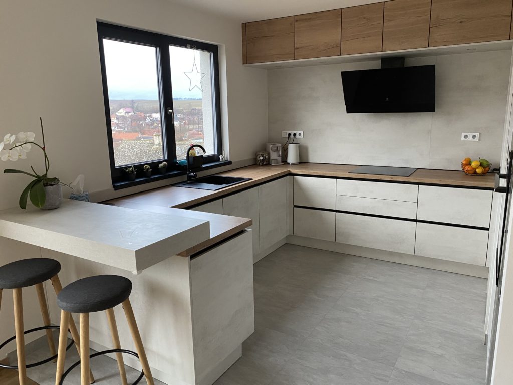 Minimalistická moderní kuchyně v Praskolesích