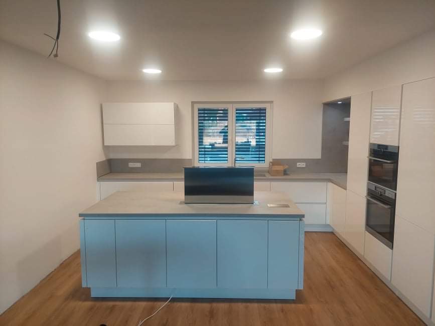 Moderní minimalistická kuchyně na míru v Bukové